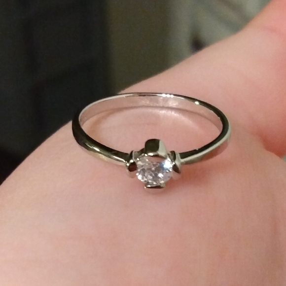 18k White Gold Finish 4 Prong Clover Cut Round White Sapphire Solitaire Ring 7.5 - Picture 6 of 10